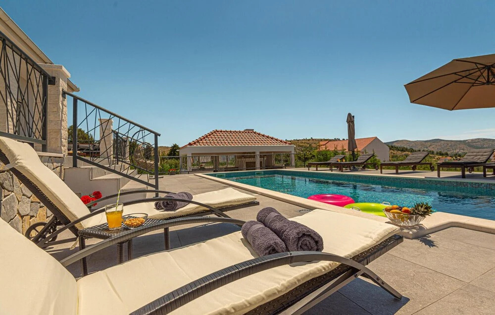 Amazing Home in Zaboric With 4 Bedrooms, Wifi and Outdoor Swimming Pool