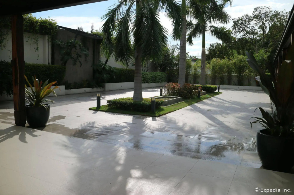 Sugarland Hotel