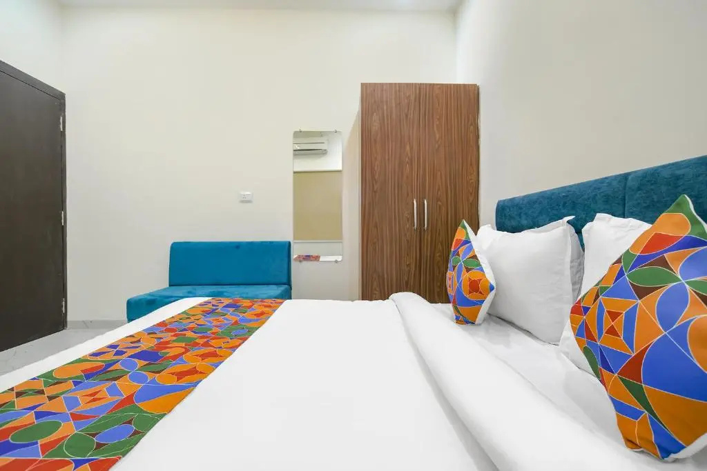 FabHotel Grand Giriraj