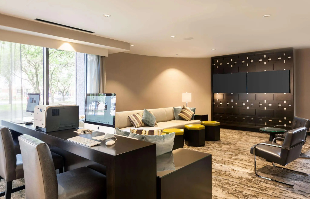 DoubleTree by Hilton Hotel & Suites Houston by the Galleria