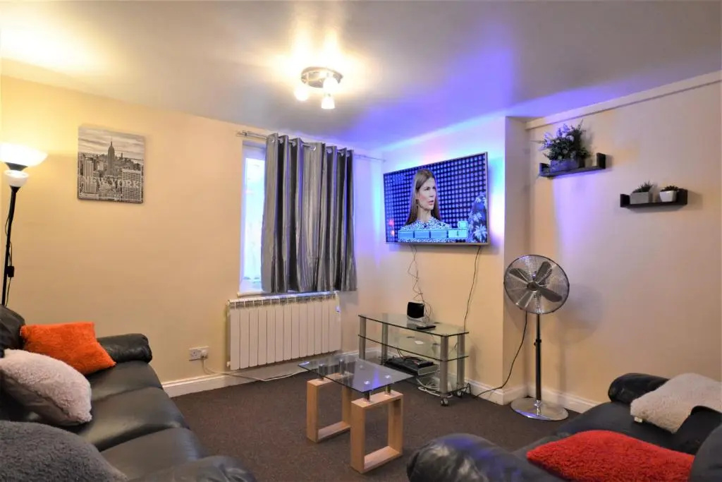 London Zone 2 Lovely 4 bedroom Apartment - 3 Trowbridge Road