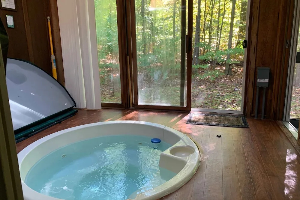 Alpine Allure by Avantstay Indoor Hot Tub, Game Loft, Enclosed Deck