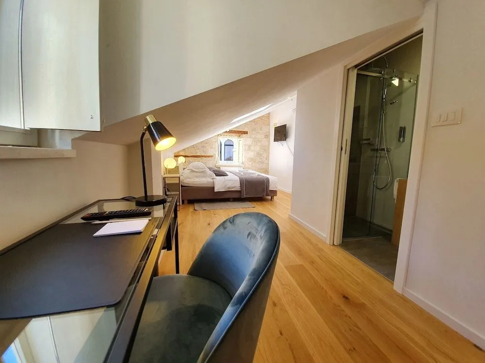 THE SUITES at central Split