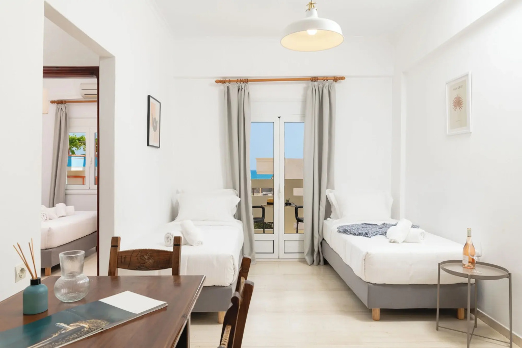 Thelèsi Apartments, 100m from the beach