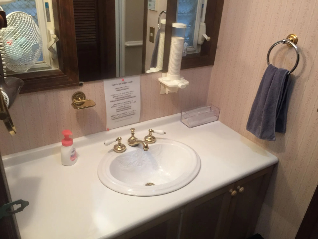 IZA Kamakura Guest House and Bar