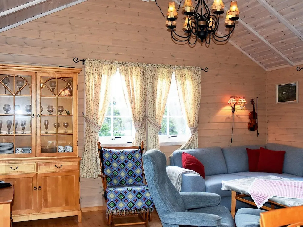 5 person holiday home in GURSKØY