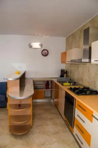 Ap. 30 Linda Residence