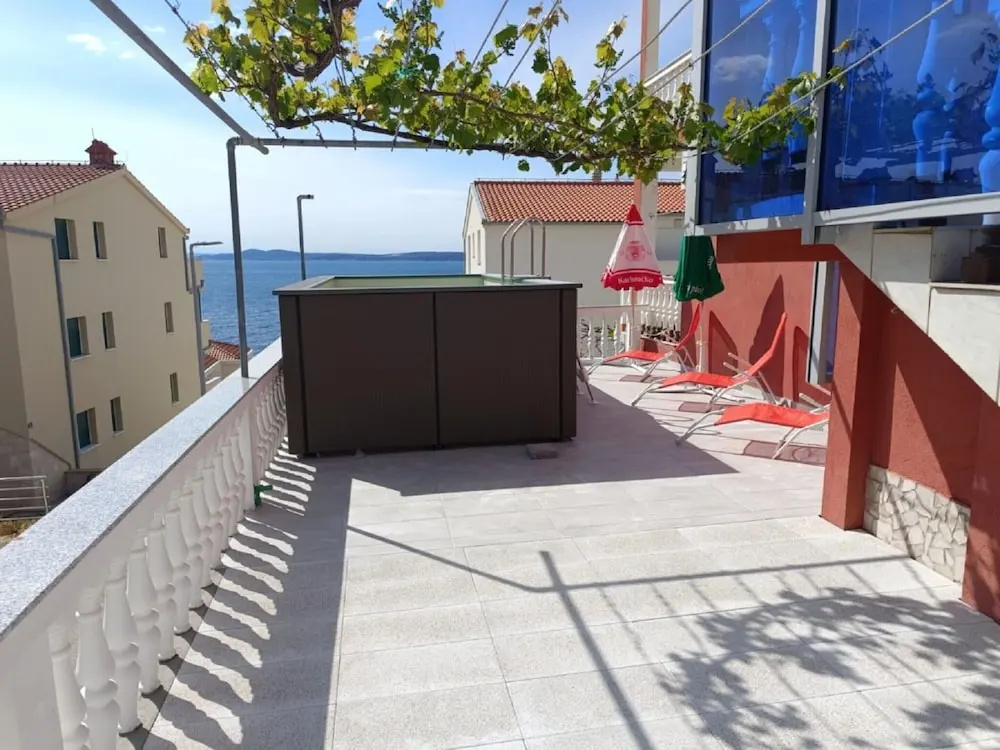 Comfy Holiday Home in Okrug Gornji near Trogir Center
