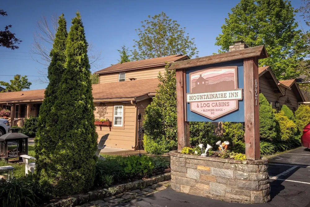 Mountainaire Inn and Log Cabins