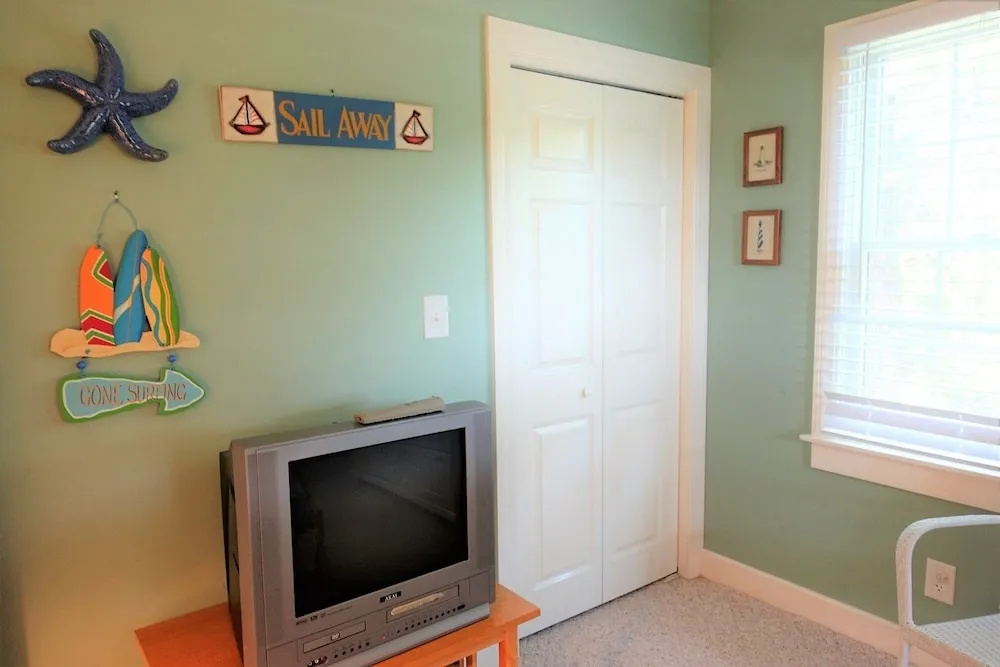 Peggy's Seabreeze at Ocracoke 4 Bedrooms 2 Bathrooms Home