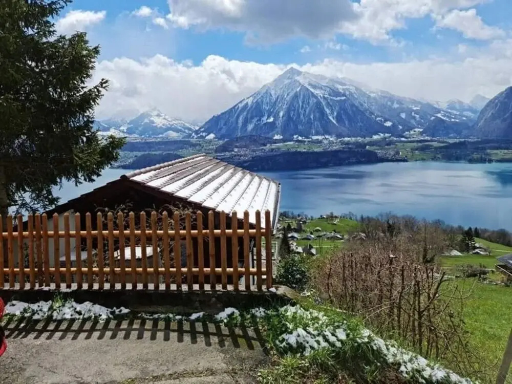 Chalet with panoramic views of the mountains of the Oberland and Lake Thun