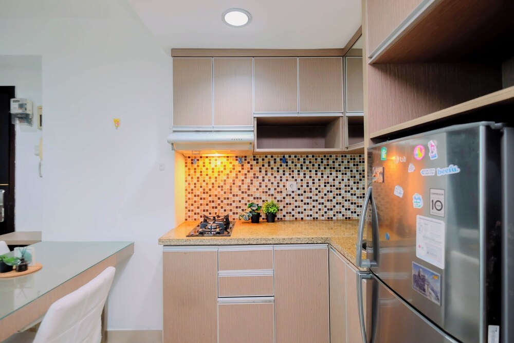 Wood Accents 2Br At Tamansari The Hive Apartment