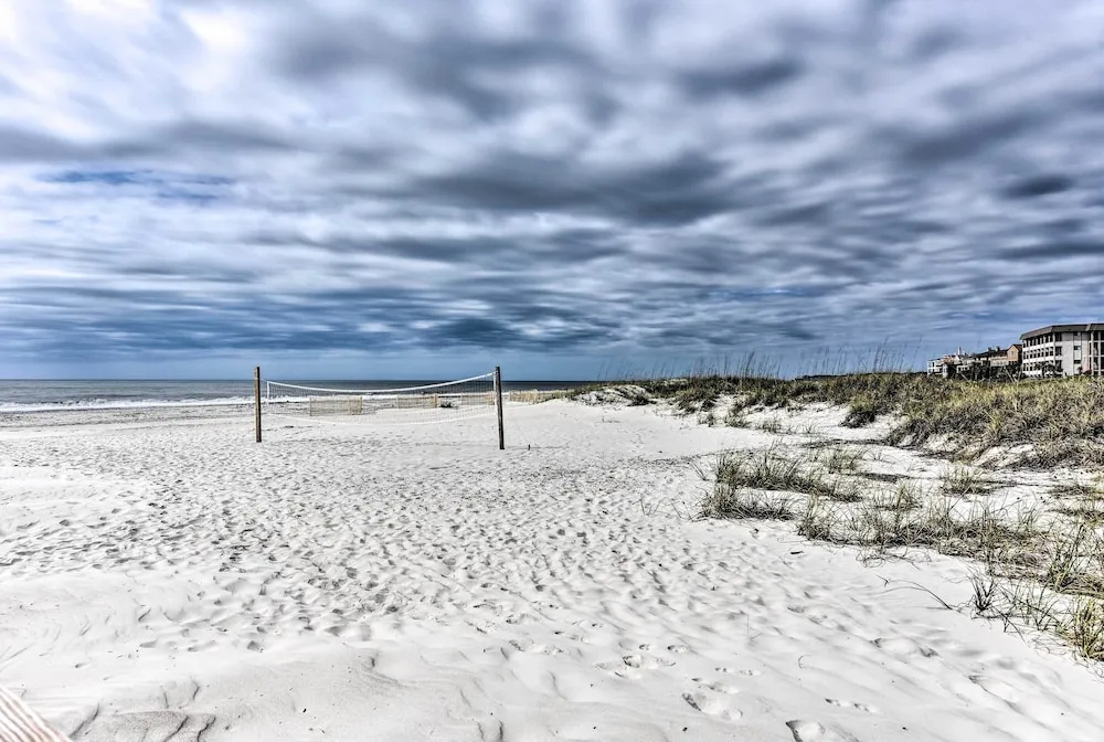 Hilton Head Resort Condo w/ 4 Pools: Walk to Beach