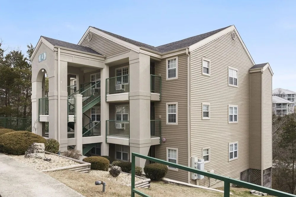 Holiday Hills Getaway - Branson - Golf Resort - Outdoor Pools