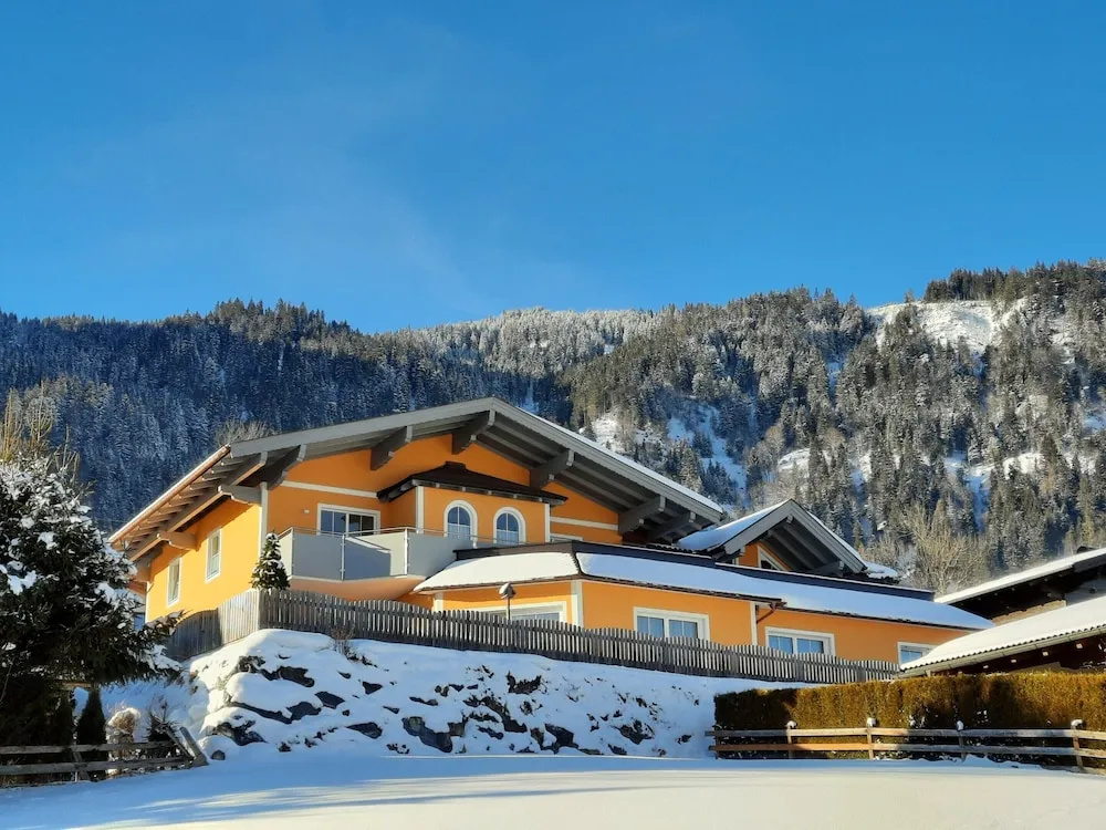 Mansion in Goldegg near Ski Lift
