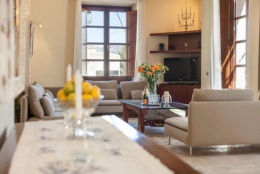 Majestic Holiday Estate Sleep 12 Pers in Calvia