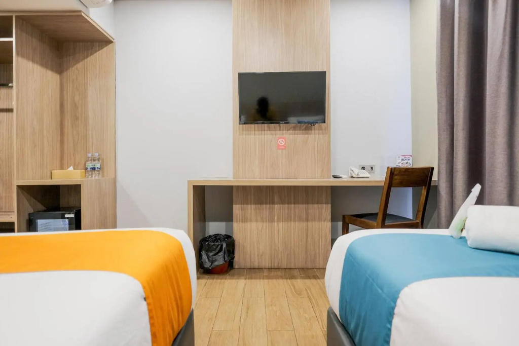RedDoorz Premium near CBD Puri Indah