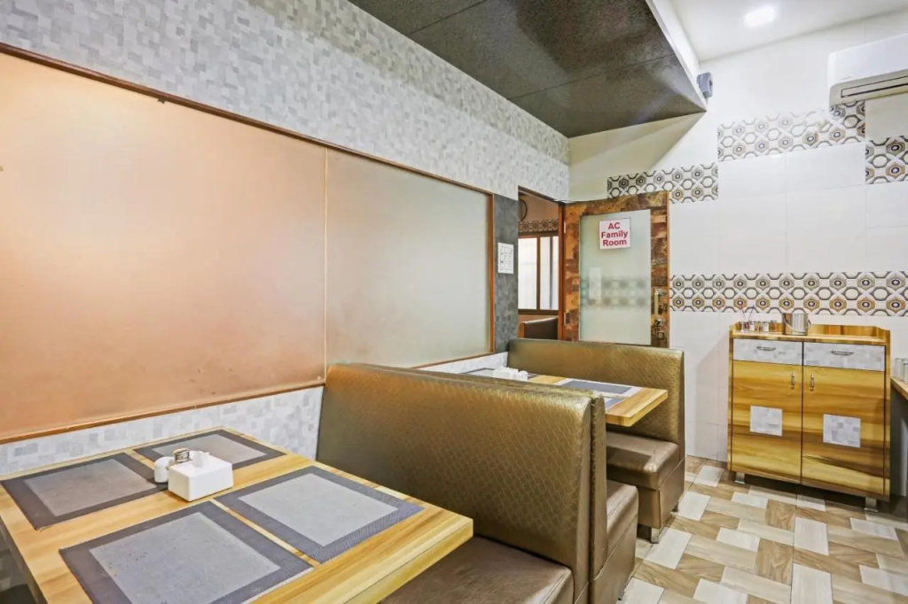 Capital O 93378 Hotel Samrat Palace