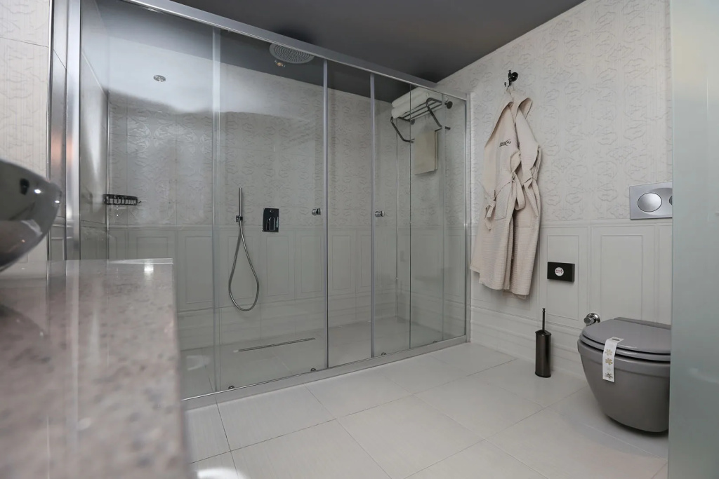 Qlusive Hotel