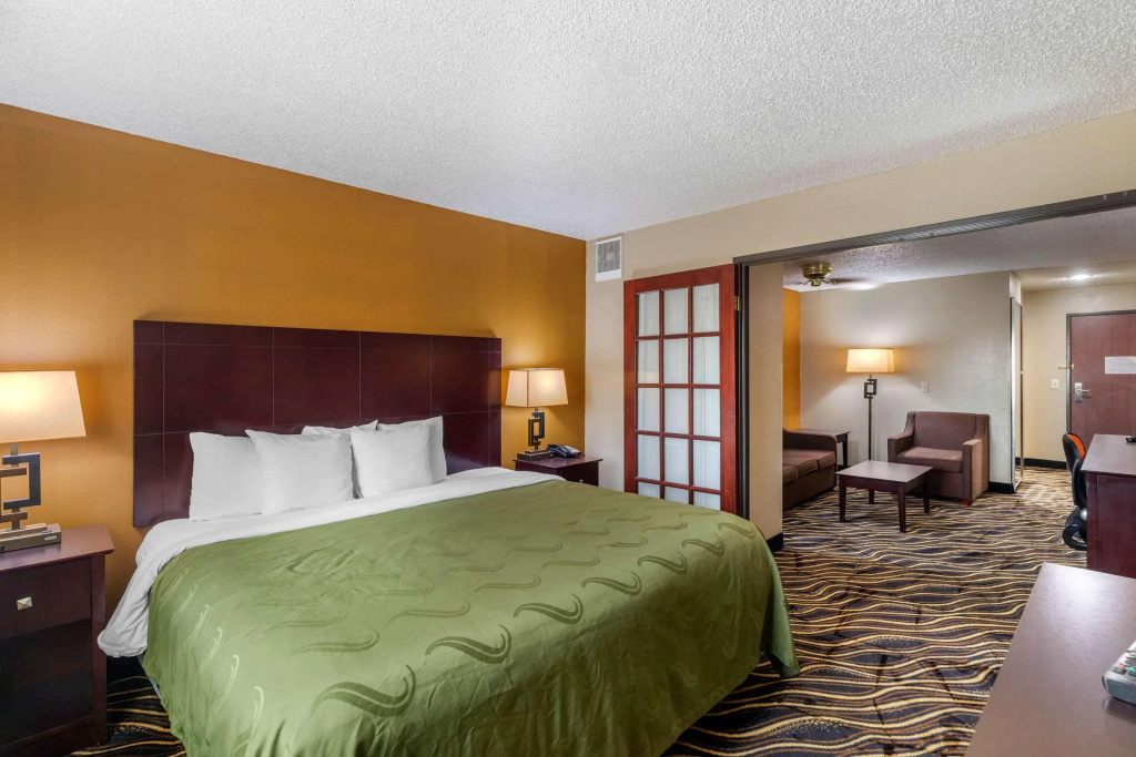Quality Suites Addison-Dallas