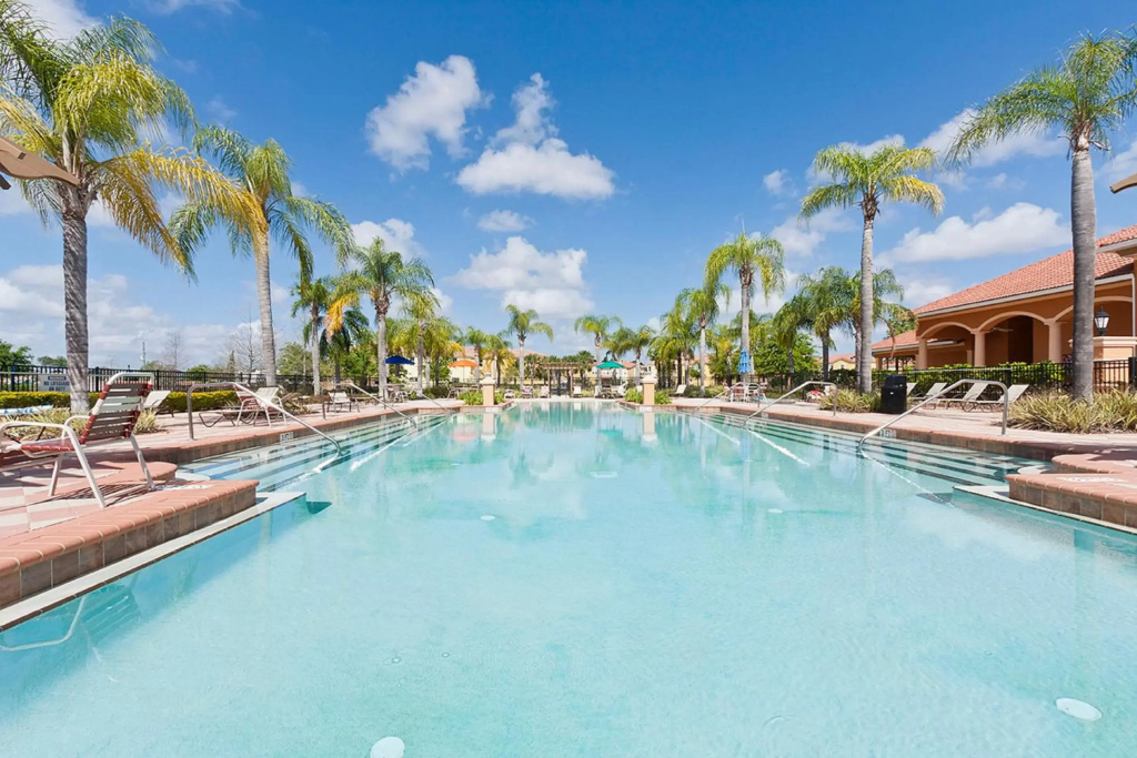 3Br 3Bath Townhome BBQ Pool 15min Disney 1291ft