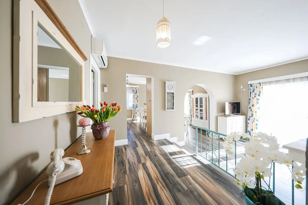 Villa Eleganza With Pool For 9 Guests , Zadar
