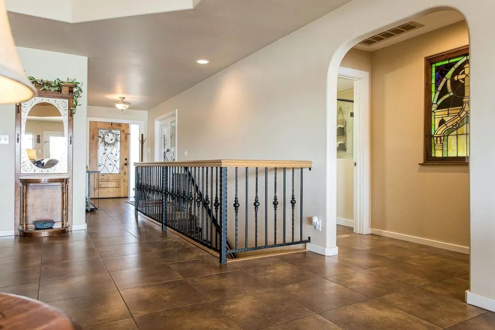 Waterfront 5 BR w/ Hot Tub Sleeps 13!