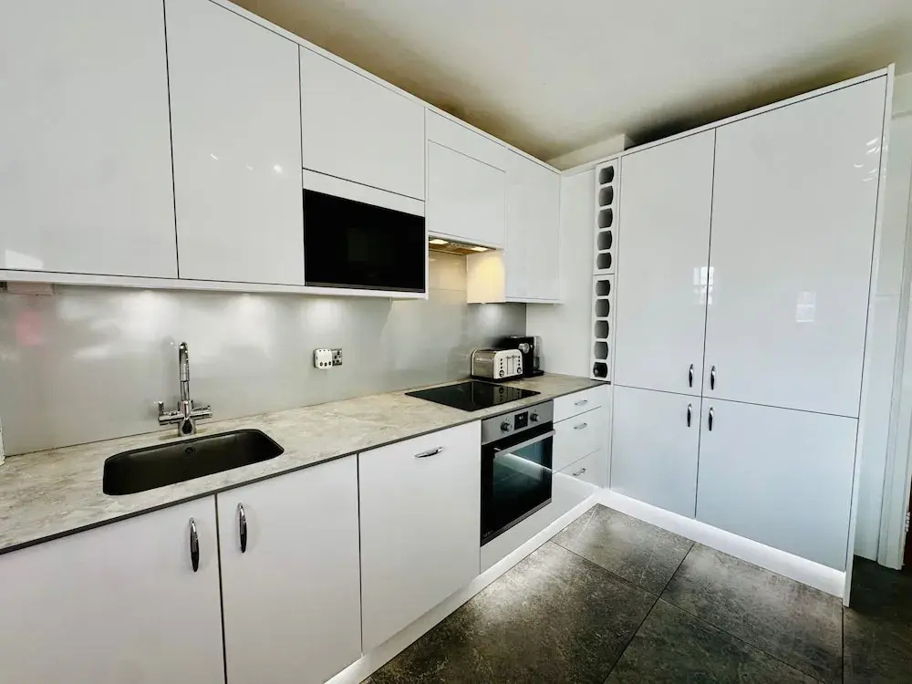 Gerrardscross - Stay4 - Parking - Petsok - Wembley