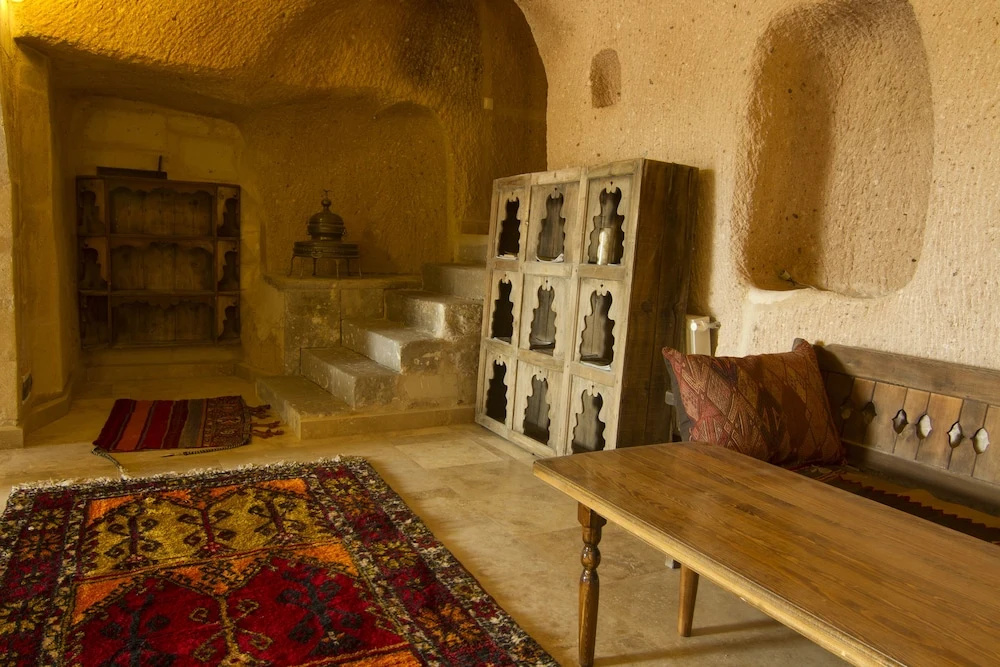 Takaev Cave House