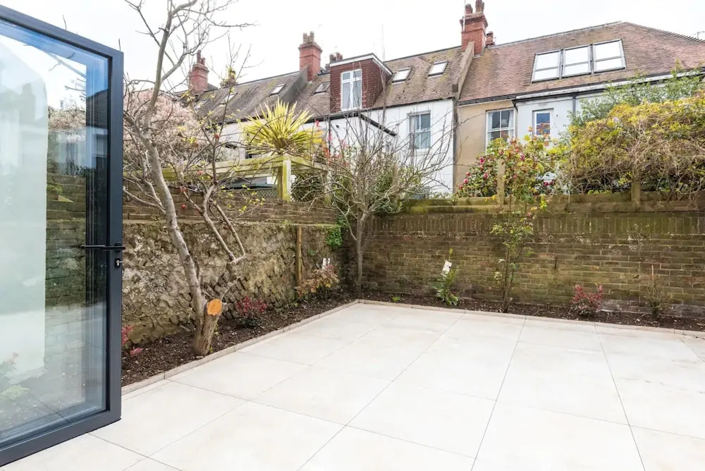 Brand New Luxurious 5 Bedroom Townhouse