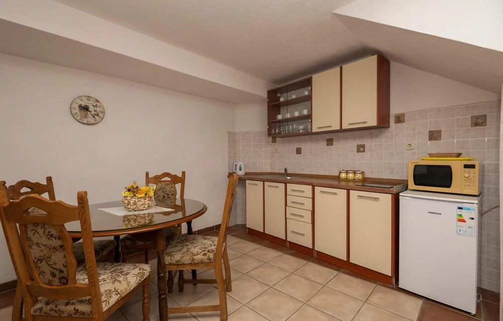 2 Bedroom Nice Home In Baska Voda