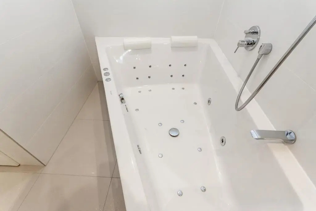 BpR Sophisticated Astoria Suite with Balcony