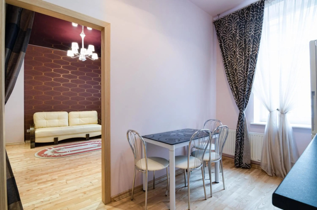 LEOGRAND Apartments on Doroshenka 34