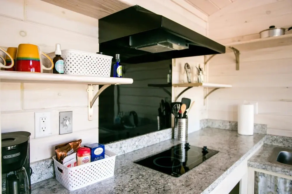 Waterfront, 100- Year-old Wood Cabin #16 at Long Cove Resort by Redawning