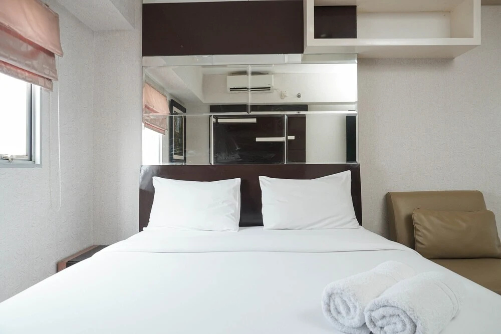 Strategic Location 1BR The Wave Apartment with City View