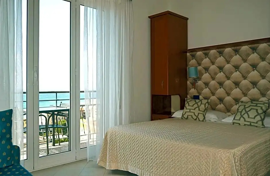 Hotel Noris