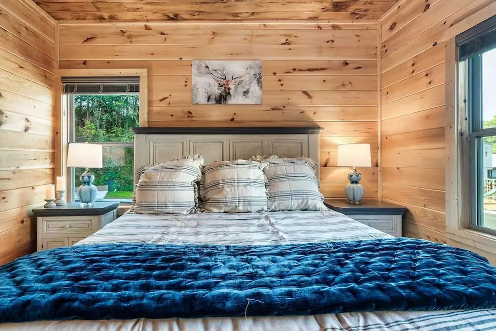 Modern 5 Bedroom Cabin Close-dollywood Game Room
