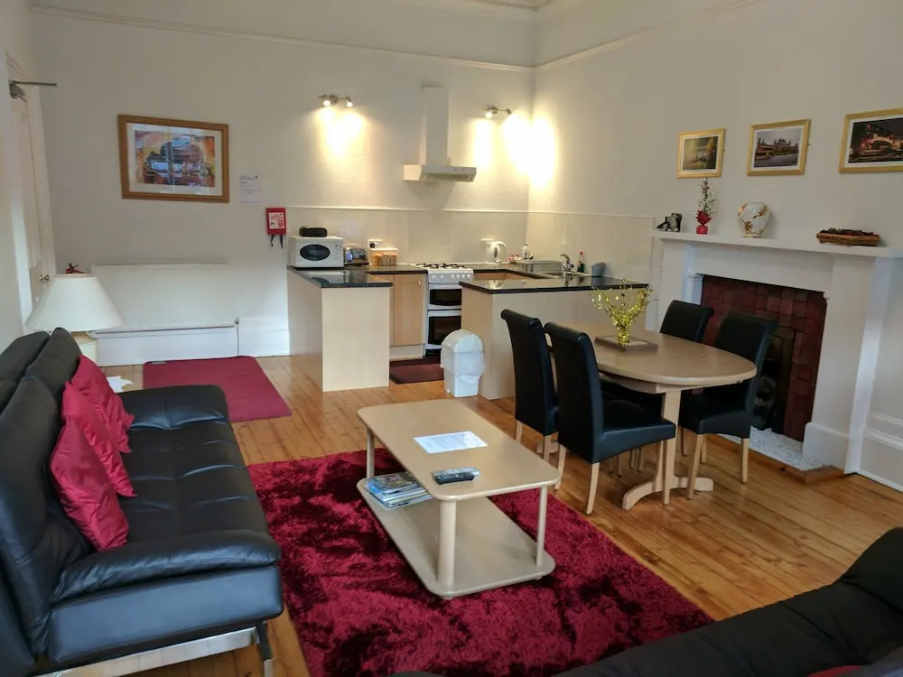 Kelvin Apartment