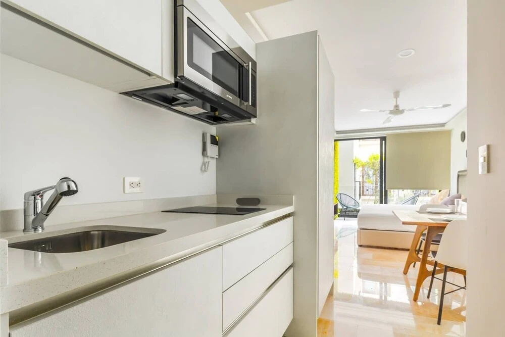 Amazing Studio, Best Location, AC, Beach!