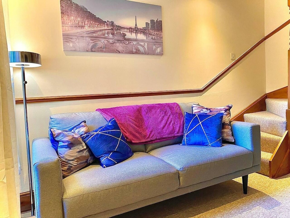 Stunning 3-bed House in Bedford, Quiet Location