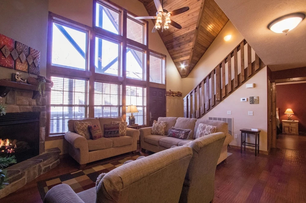 Lazy Time Lodge 4 Bedroom Cabin