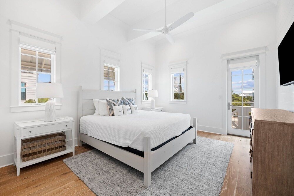 Summer Villa 274 Pompano Street 7 Bedroom Home by RedAwning