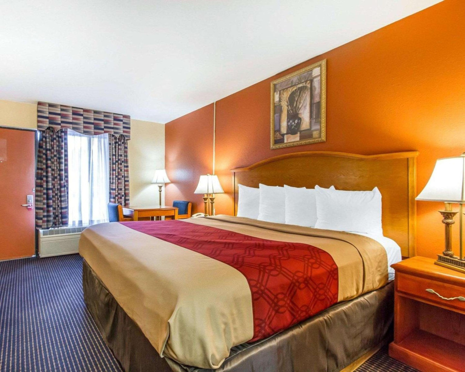 Econo Lodge Inn & Suites Evergreen