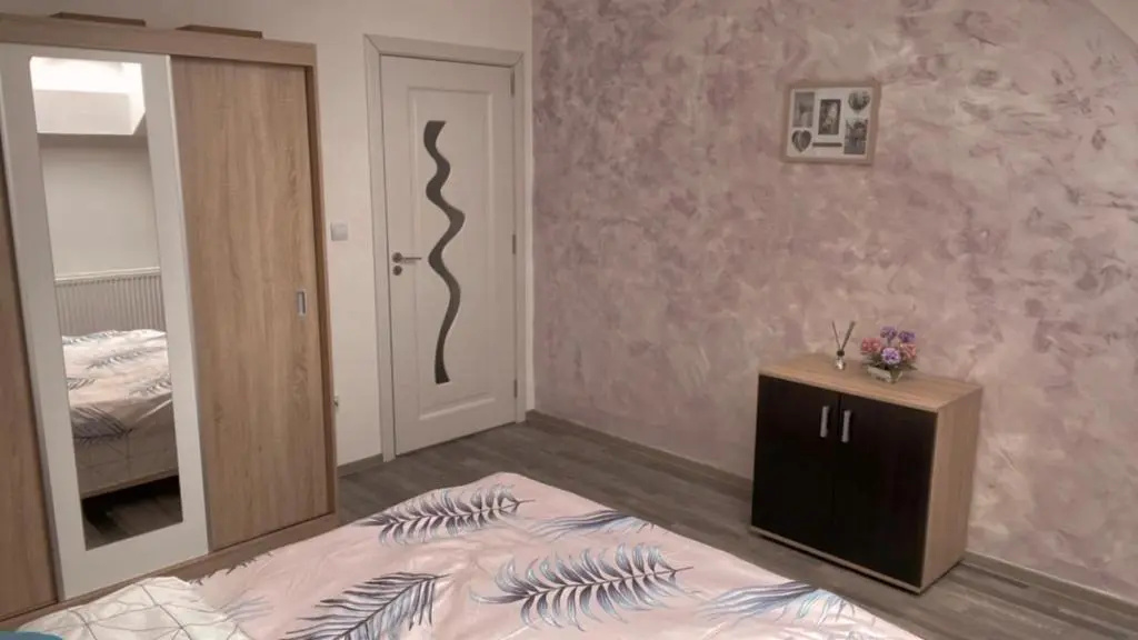 Apartament cu 2 camere, spatios si confortabil.