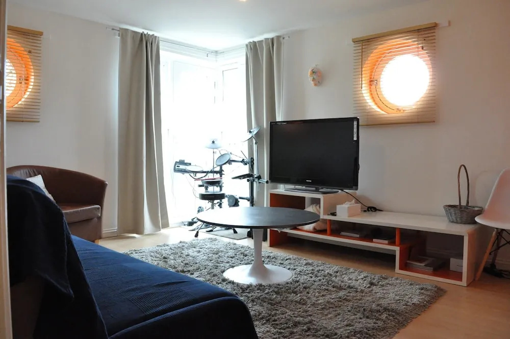 Lovely Spacious 1 Bedroom Flat in East London