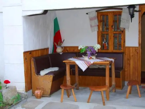 Proinovska House