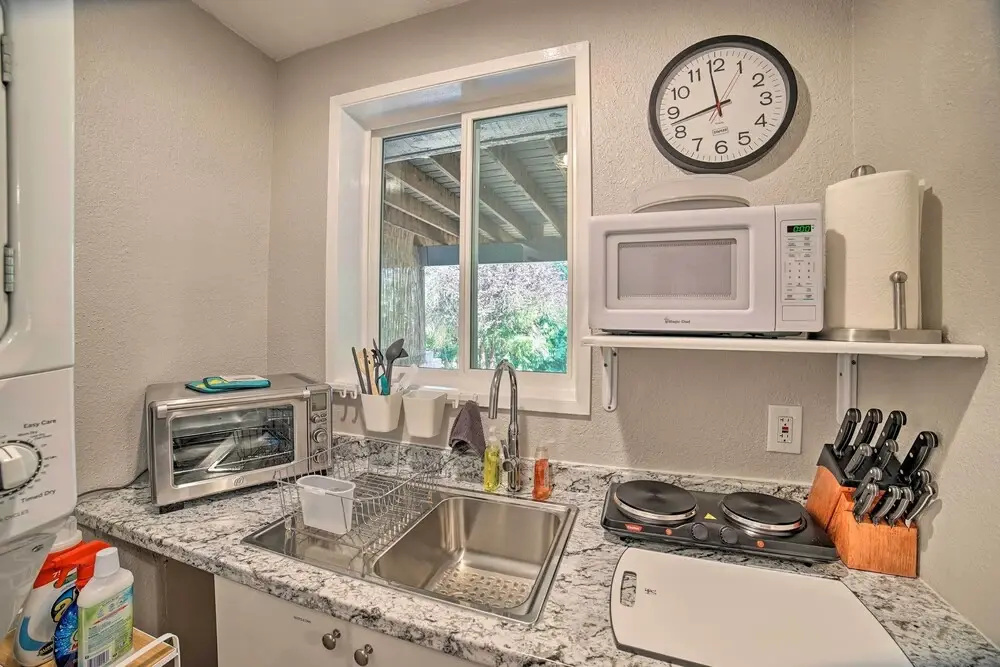 Lovely Snohomish Studio Near Boating & Hiking