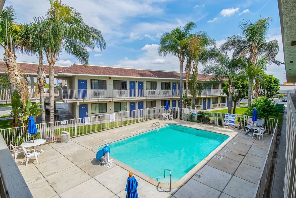 Motel 6-Bakersfield, CA - Airport