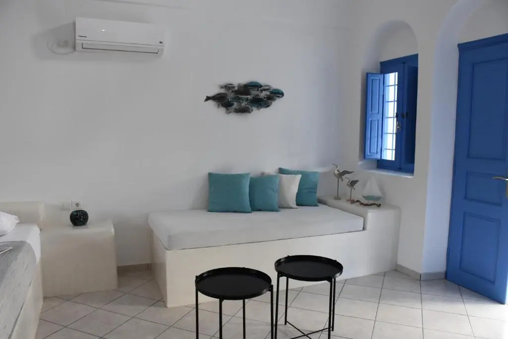 Spacious veranda, house for 3, in the village.