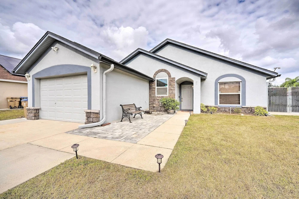 Kissimmee Retreat w/ Private Basketball Court!